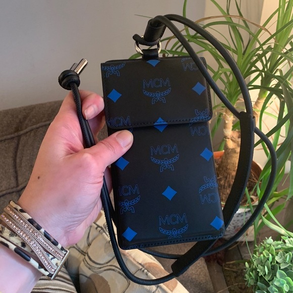 Authentic MCM Leather VISETOS logo print phone/card lanyard/Crosby - Picture 16 of 16